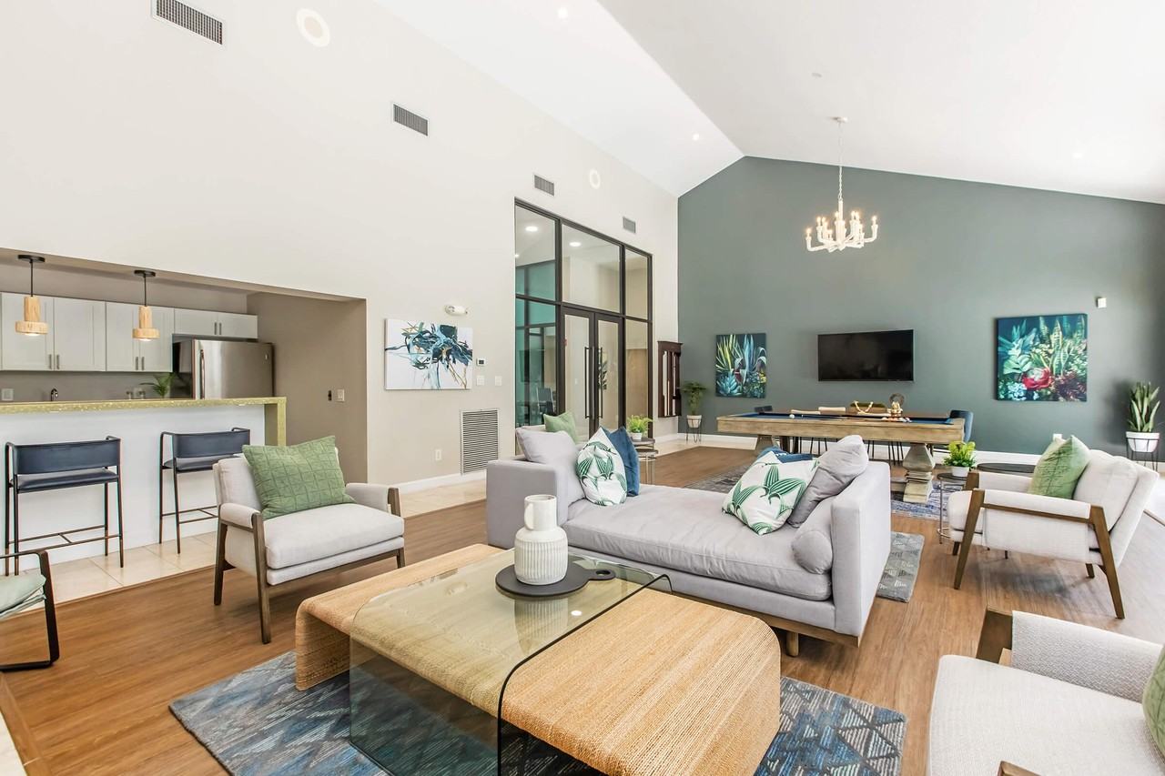 Solana Vista Apartments - Photo 3 of 50