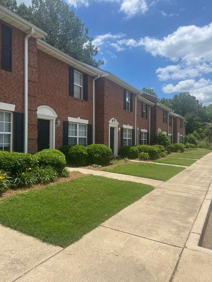 Royal Oaks - Photo 3 of 40