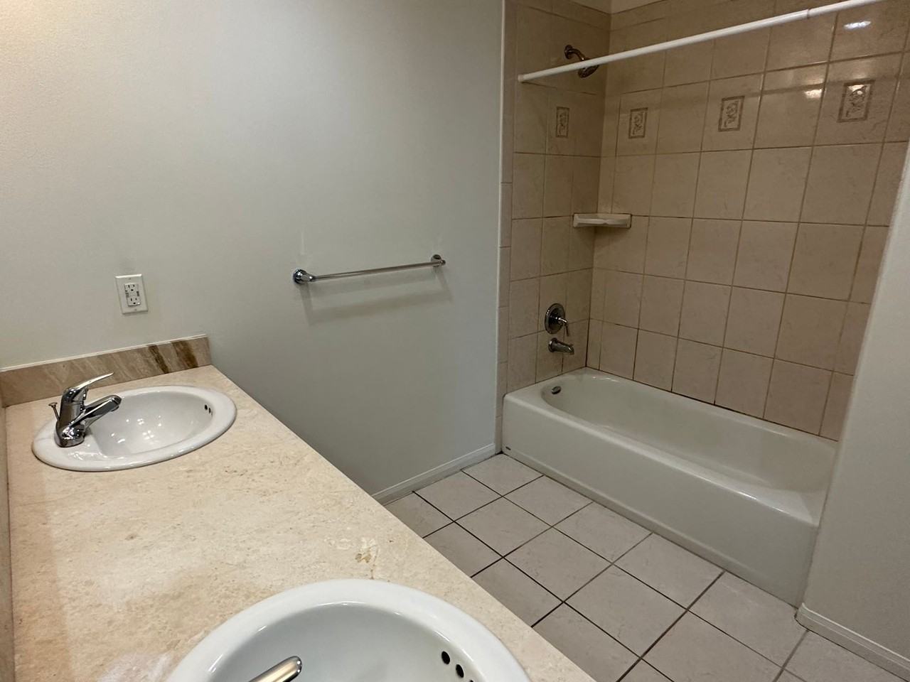 Berendo Terrace Apartment Homes - Photo 7 of 27