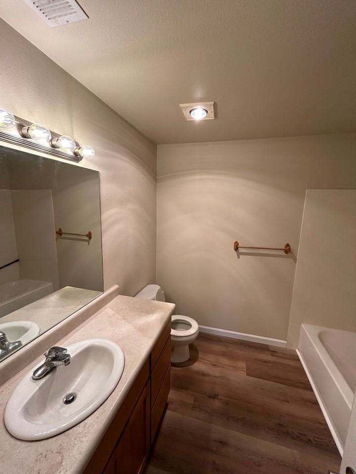 613/615 Valley Heart Lane - Photo 2 of 24