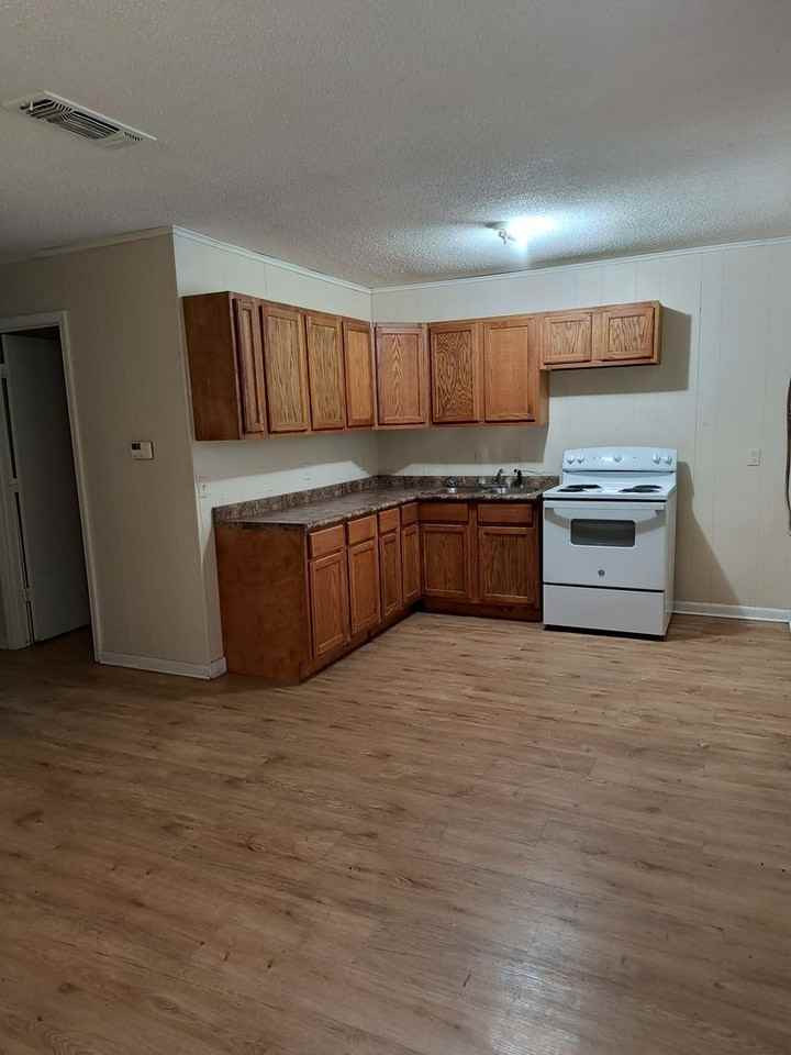 2813-2815 S Apple Street - Photo 2 of 6