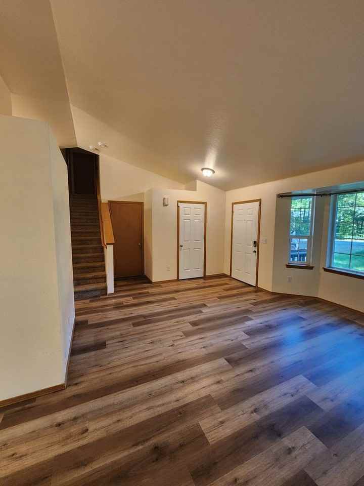 17513 Loop Ln Se - Photo 2 of 6