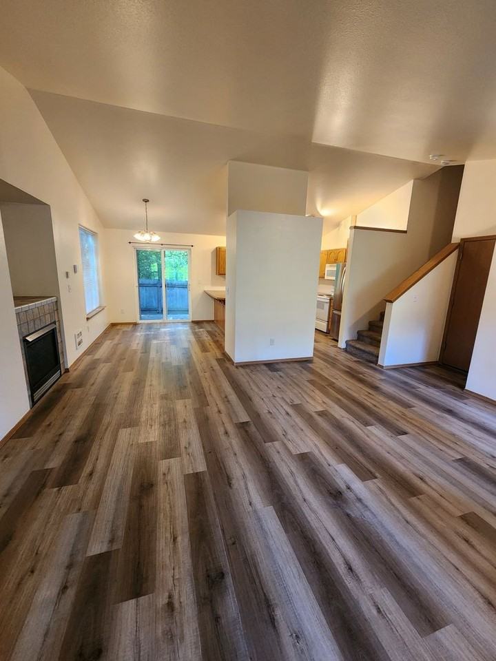 17513 Loop Ln Se - Photo 4 of 6