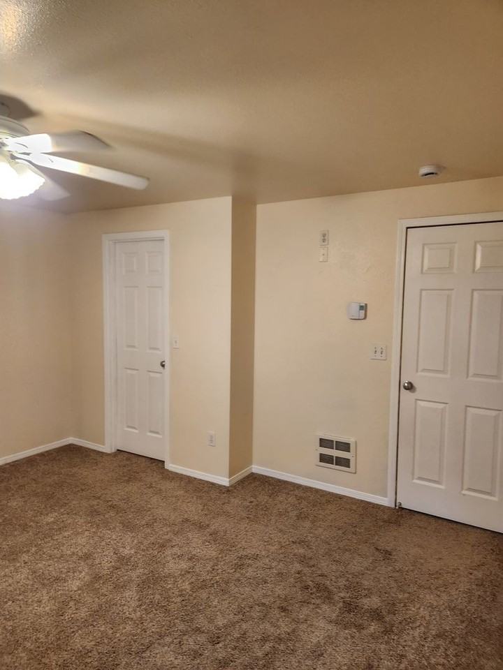 17513 Loop Ln Se - Photo 5 of 6