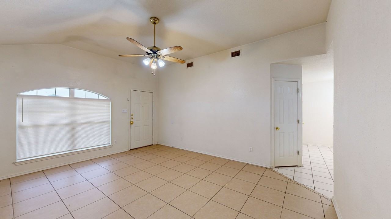 4607 Wade Dr #B - Photo 4 of 18