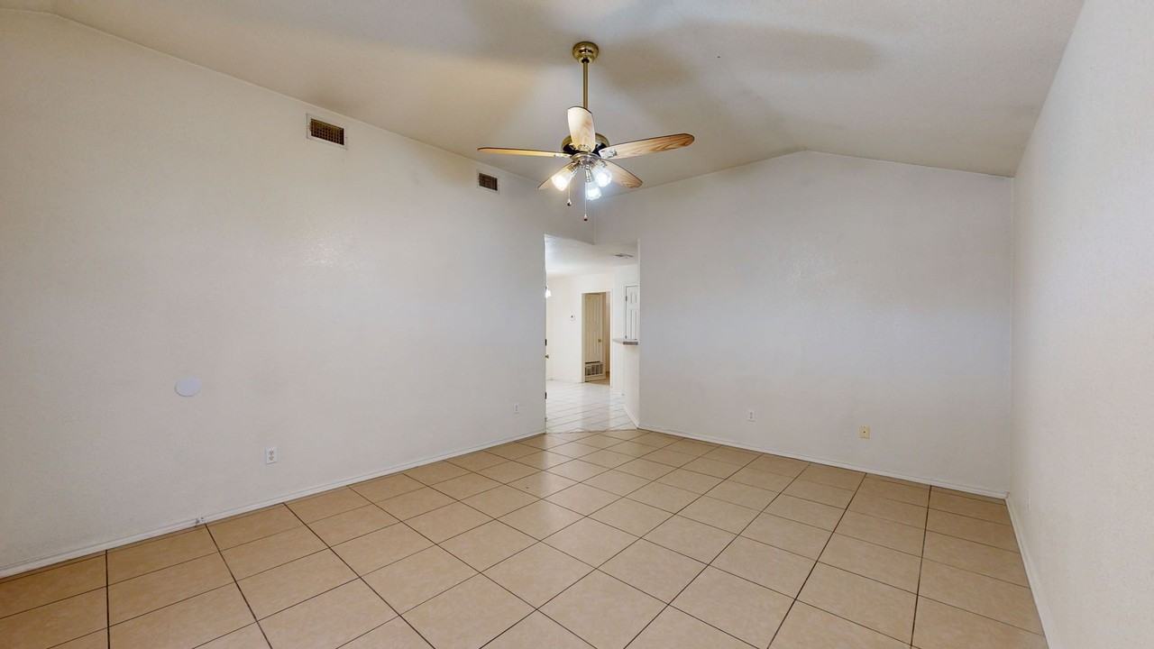 4607 Wade Dr #B - Photo 5 of 18