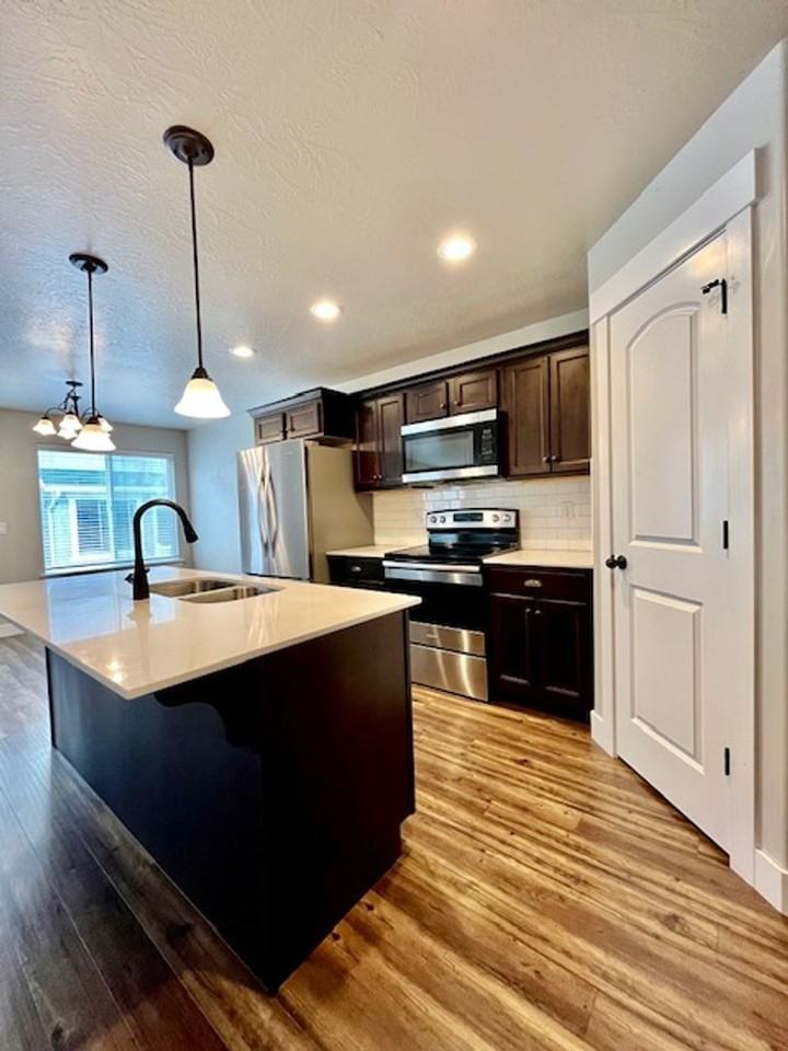 53 N 2000 W - Photo 2 of 19