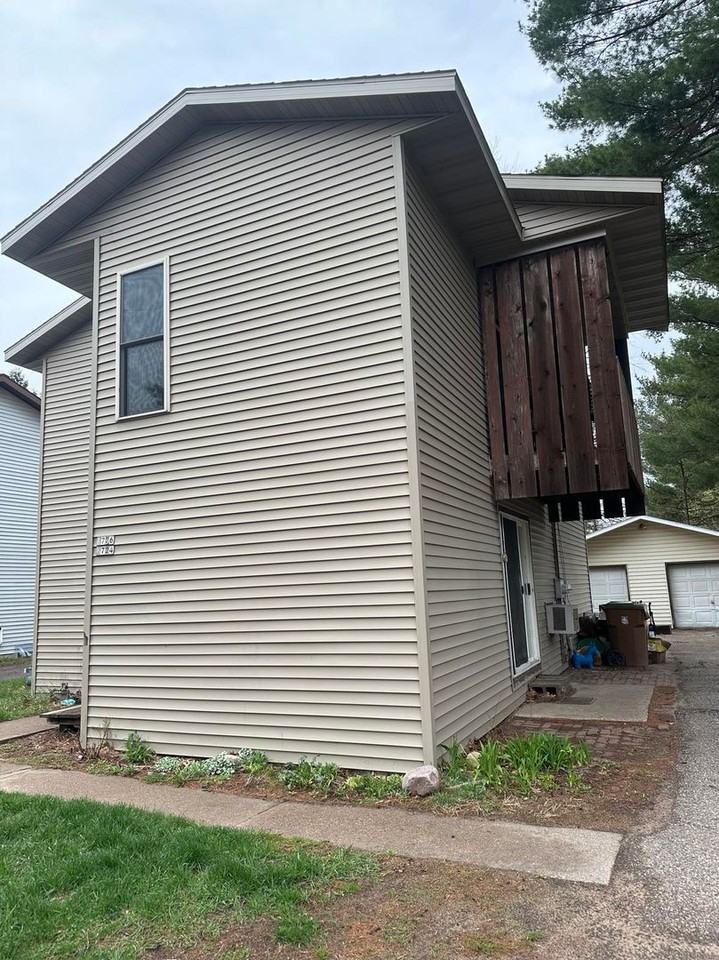 2724 Soo Marie Ave - Photo 2 of 9