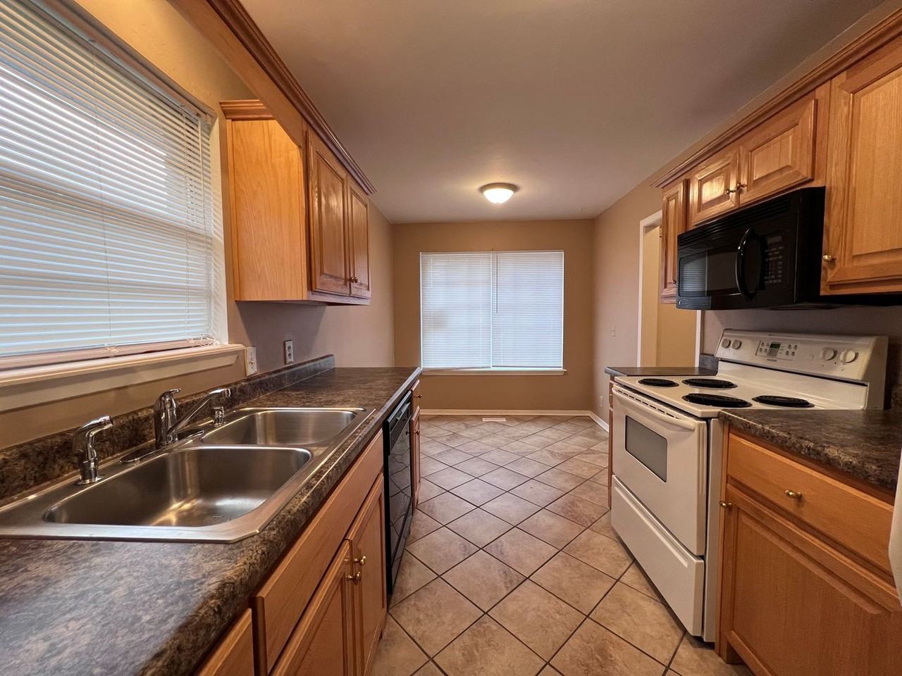 5629 S Harvard Ct - Photo 3 of 18