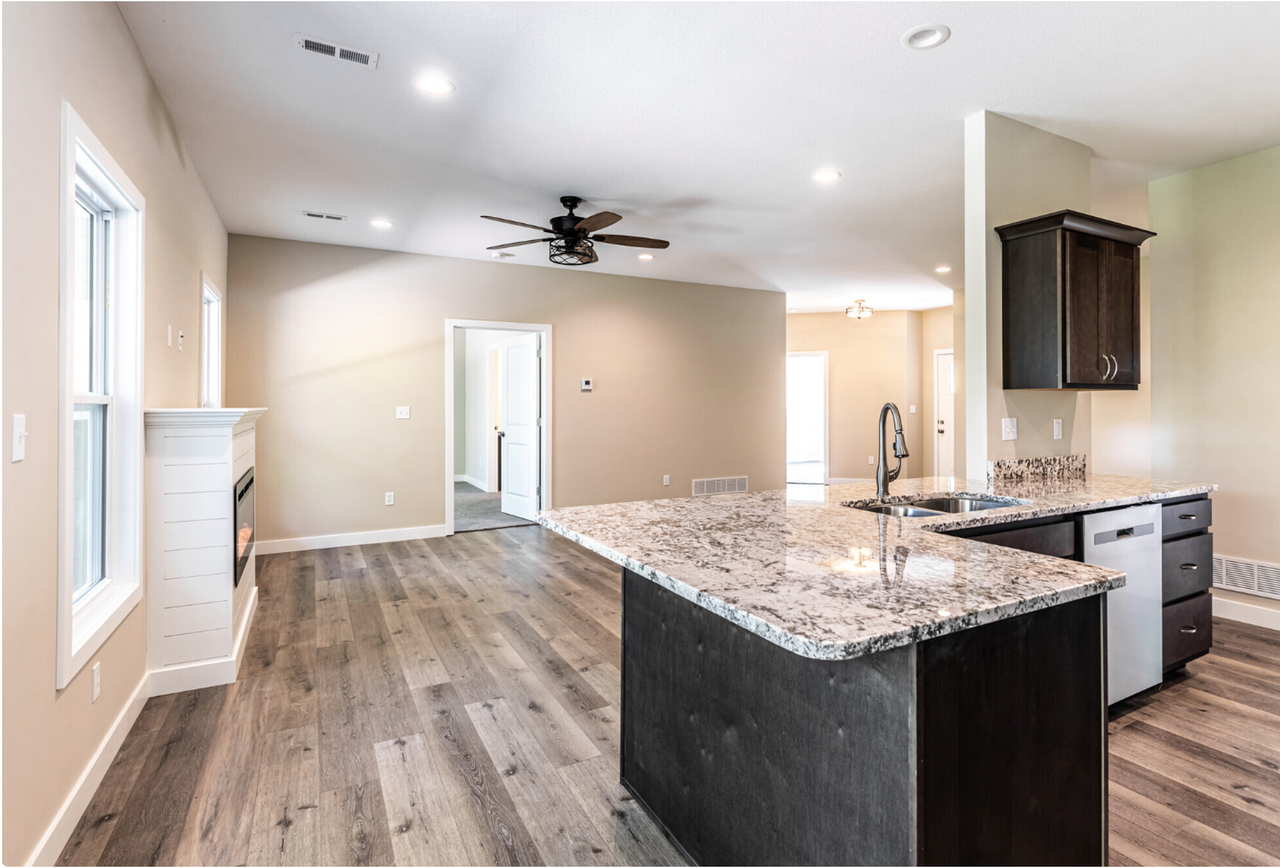 1121 Stonehaven Dr - Photo 6 of 24