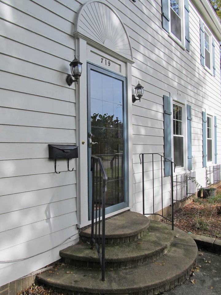 719 Homecrest Ave - Photo 3 of 28