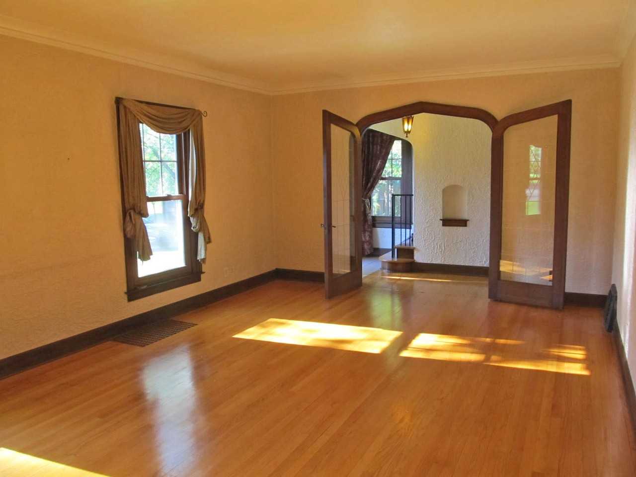 719 Homecrest Ave - Photo 5 of 28