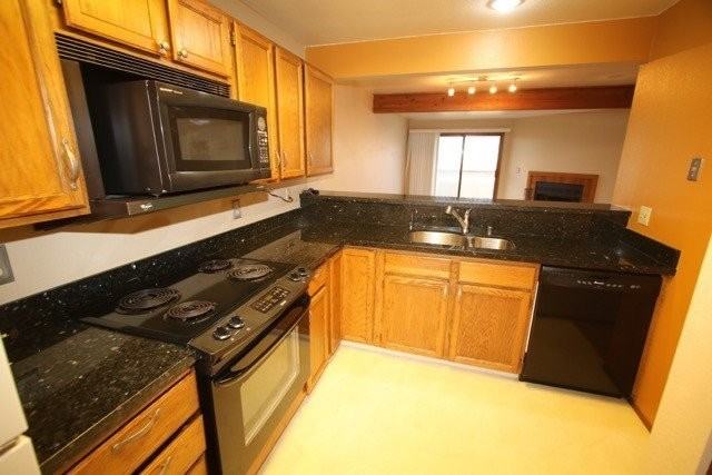 5644 E 40th Ave #G202 - Photo 3 of 20