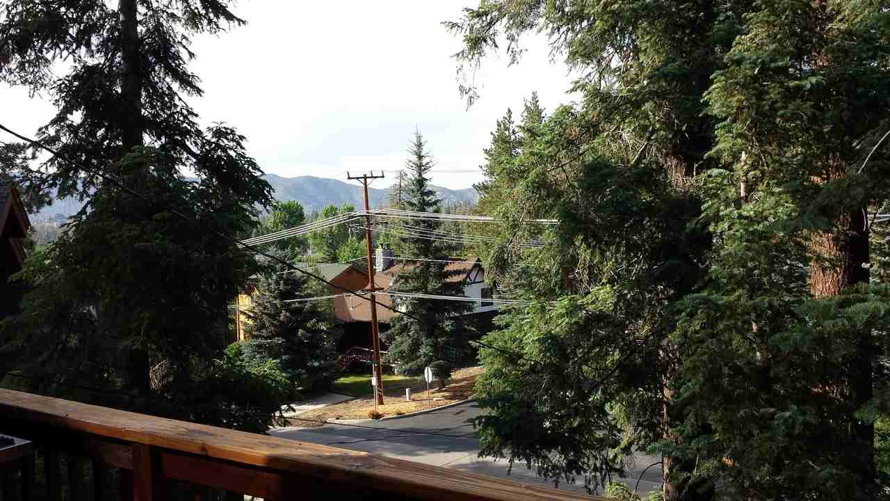 1184 Club View Dr - Photo 3 of 11