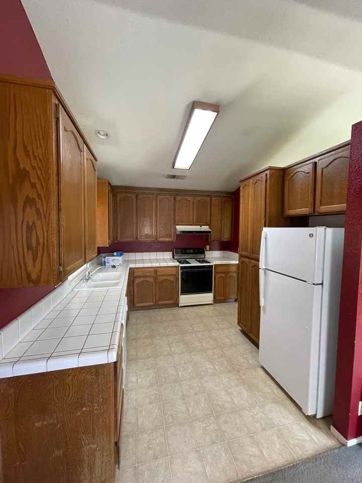 345 Henshaw Ave - Photo 3 of 13