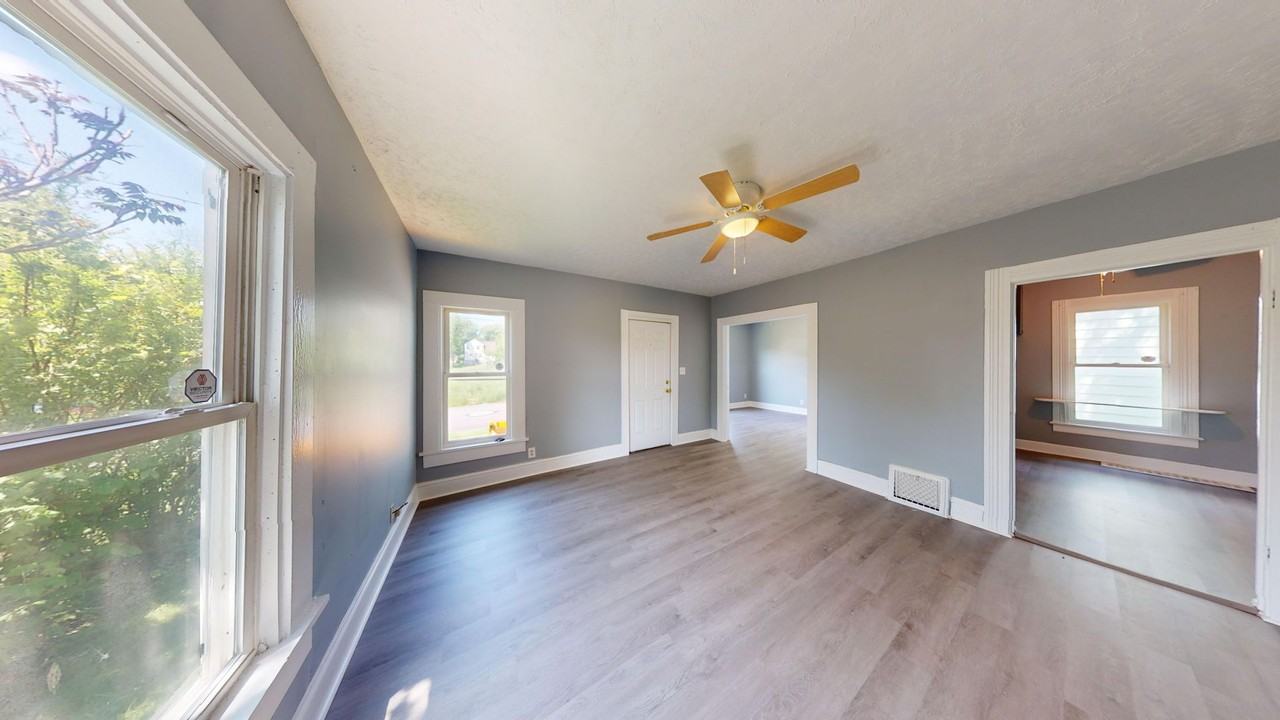 516 Daisy St - Photo 2 of 11