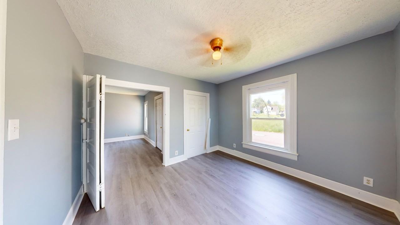 516 Daisy St - Photo 4 of 11