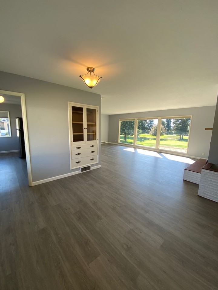 1530 Eastmont Ave - Photo 5 of 23