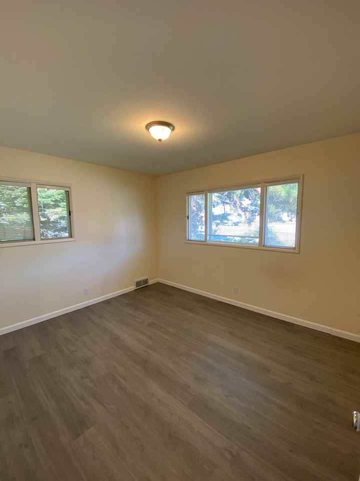 1530 Eastmont Ave - Photo 7 of 23