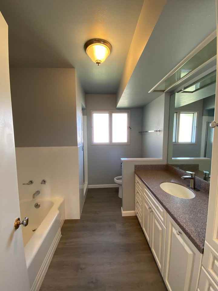 1530 Eastmont Ave - Photo 3 of 23