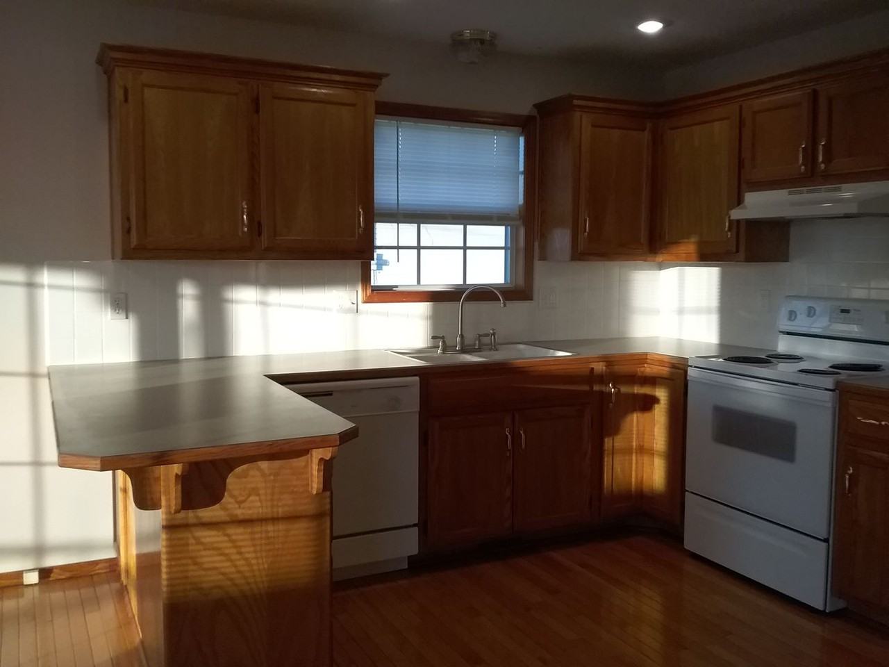 703 Darin - Photo 3 of 12