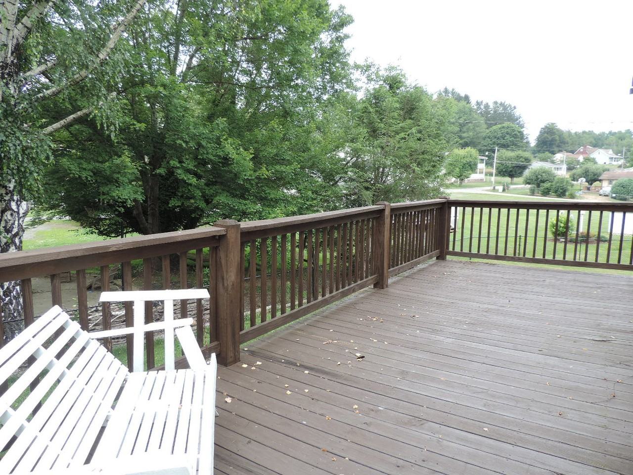 313 Mcconnell St - Photo 2 of 23