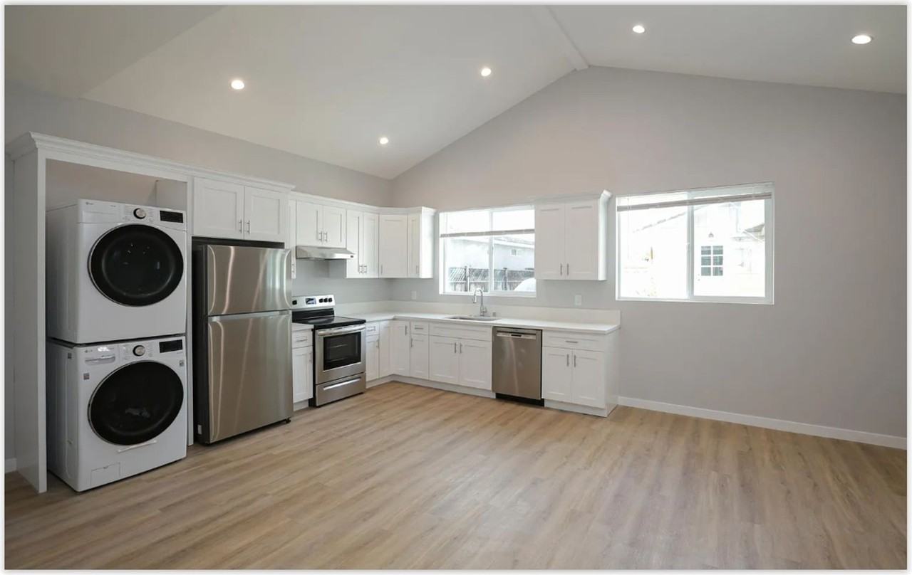 369 N Waverly St - Photo 4 of 15