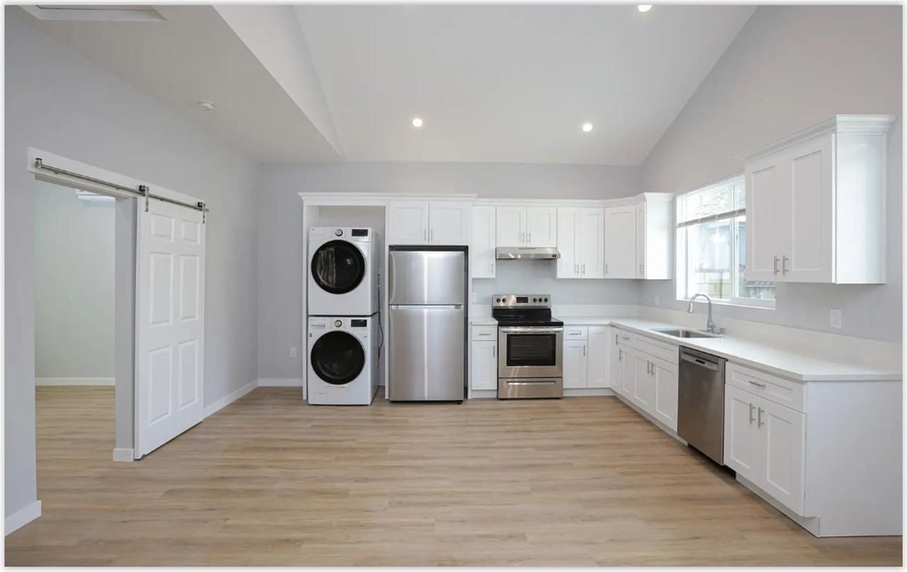 369 N Waverly St - Photo 5 of 15