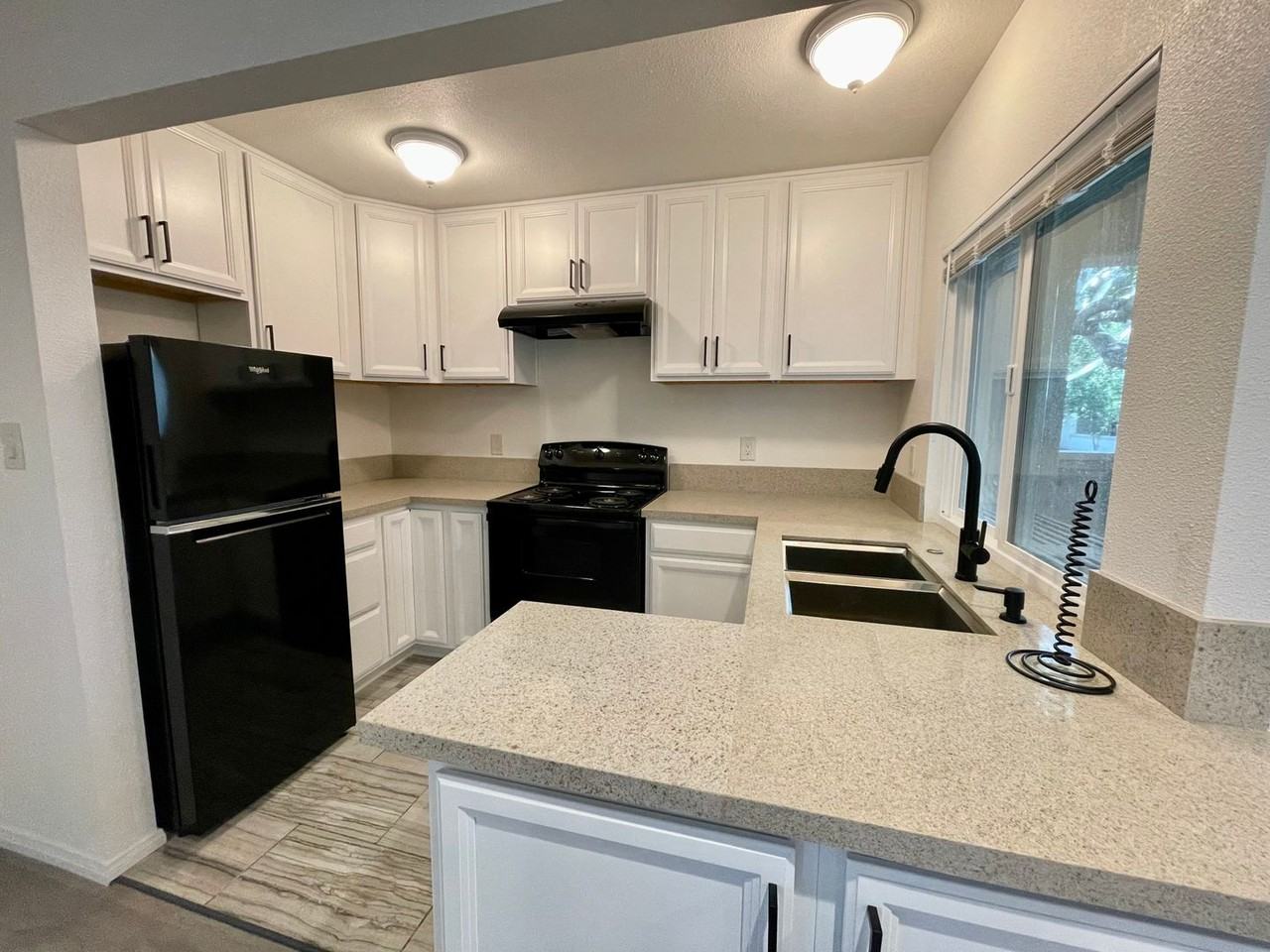 3250 Ashford St #I - Photo 2 of 17