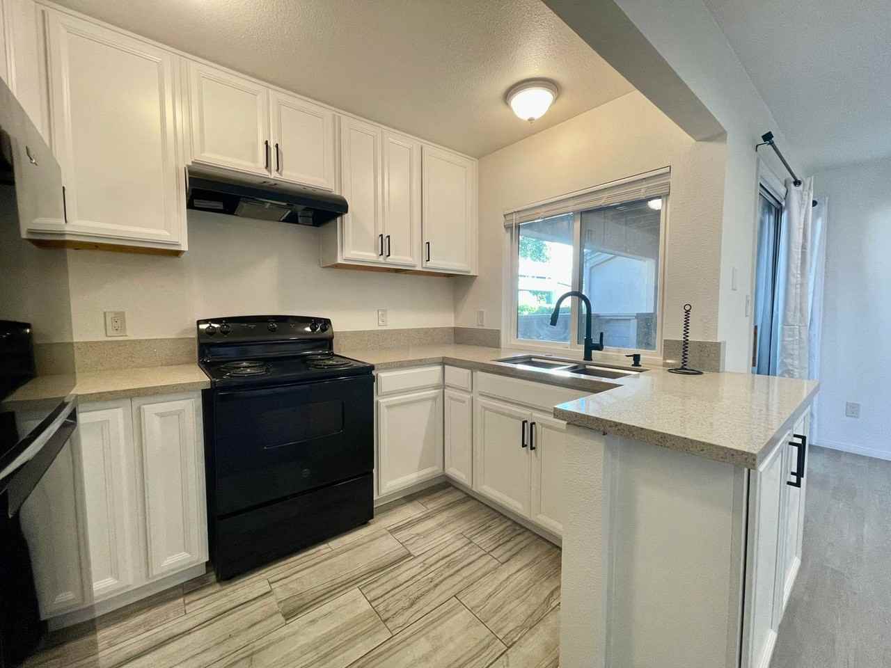 3250 Ashford St #I - Photo 3 of 17