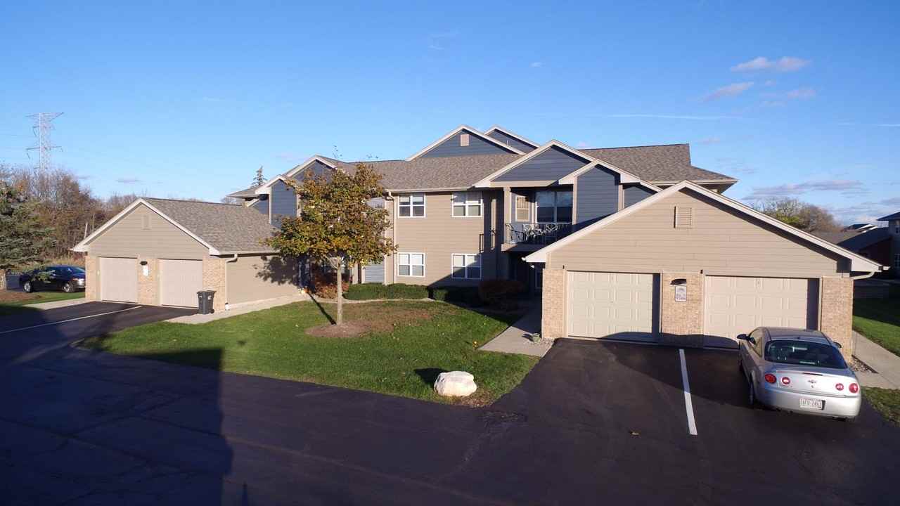 The Seasons Apartments - Photo 2 of 5