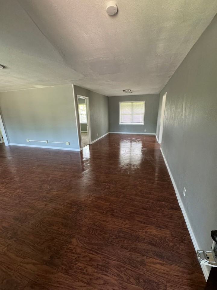 1313 Sw 6th St - Photo 3 of 12