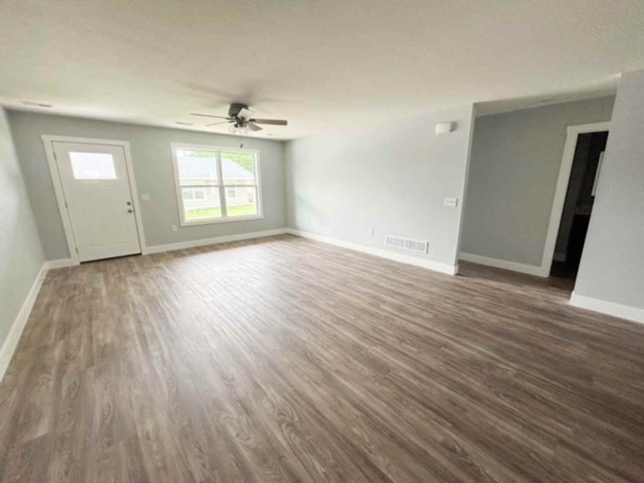 107 Jackson St Unit B - Photo 3 of 15