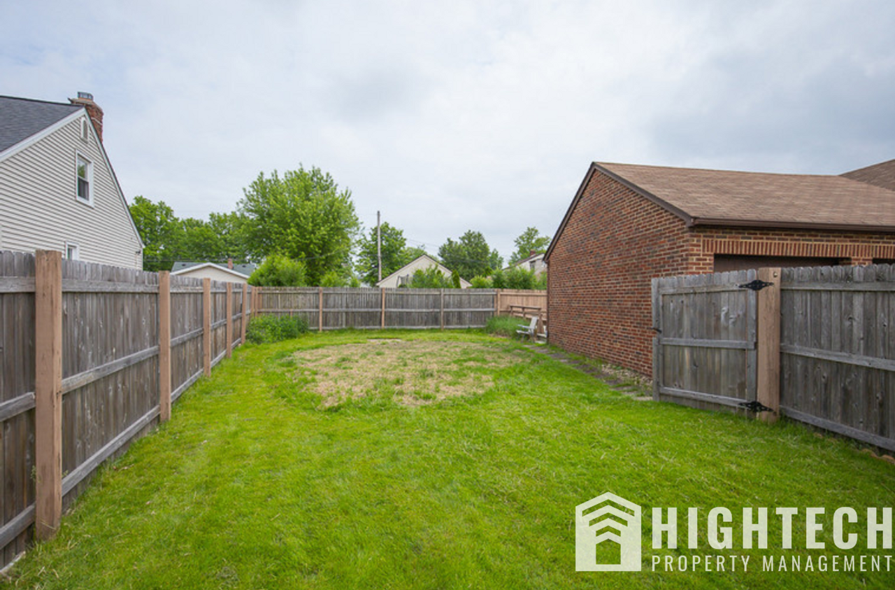 6528 S Canterbury Rd - Photo 2 of 32
