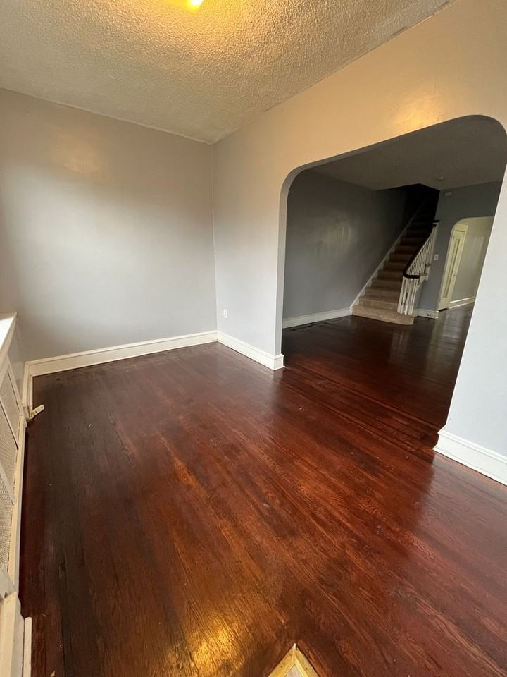 816 Serrill Ave - Photo 2 of 36