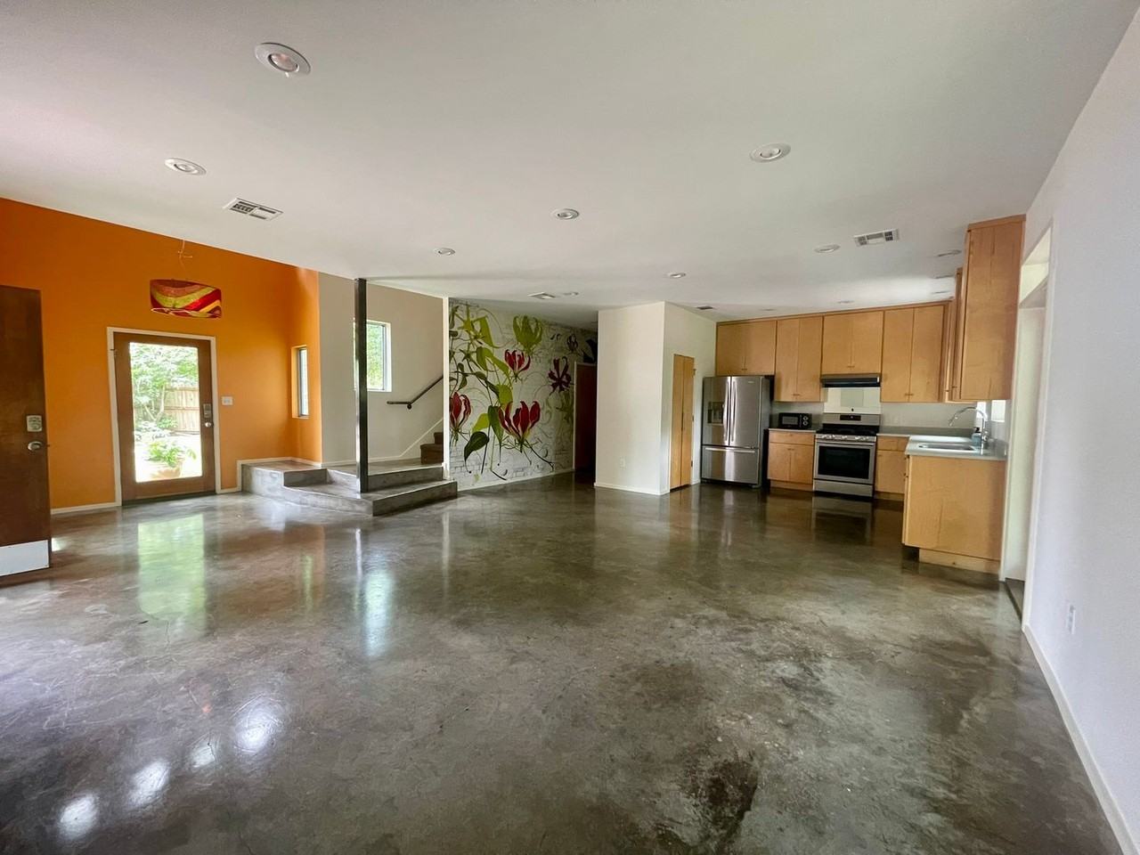 2607 Stacy Ln - Photo 3 of 31