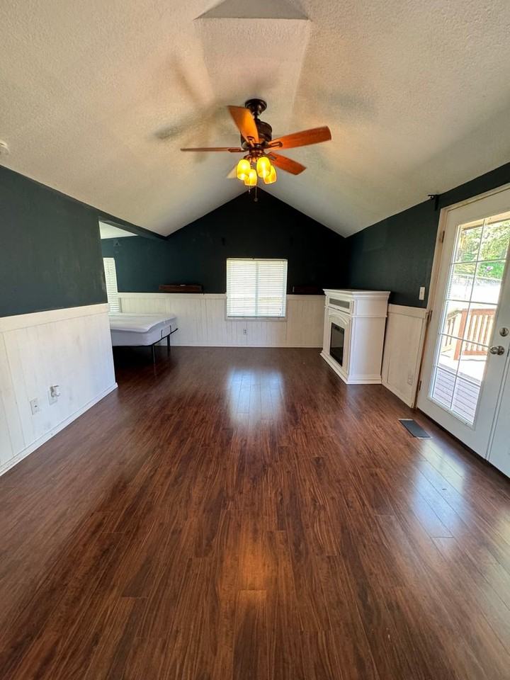 1503 Delta St - Photo 2 of 15