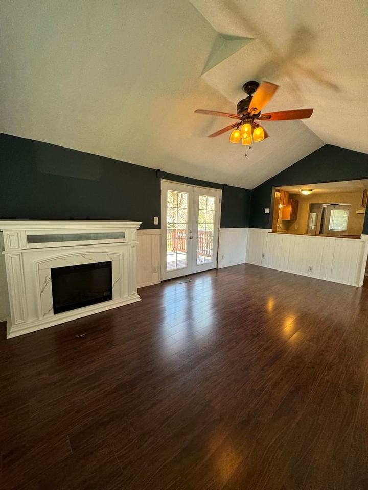 1503 Delta St - Photo 3 of 15