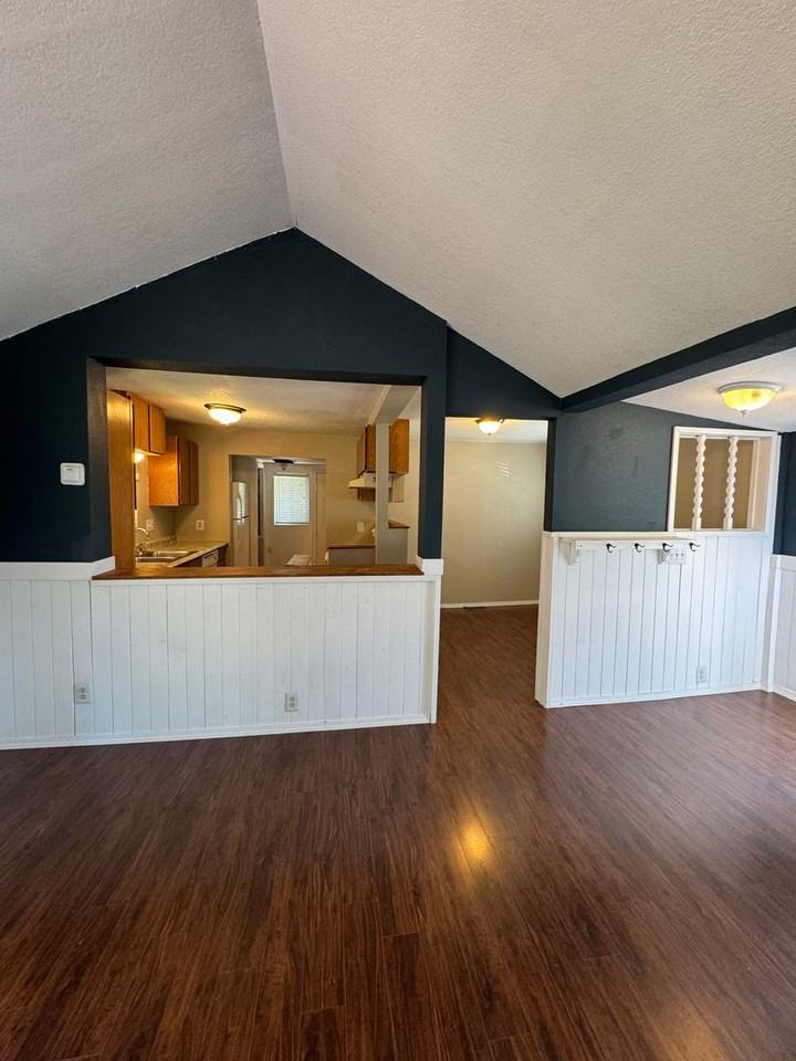 1503 Delta St - Photo 5 of 15