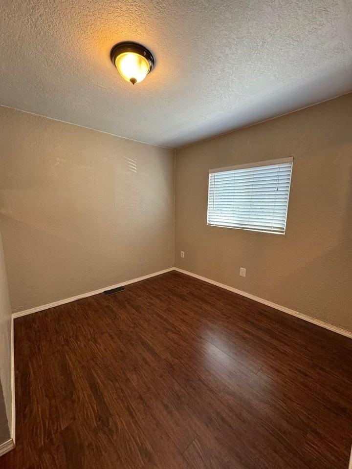 1503 Delta St - Photo 6 of 15
