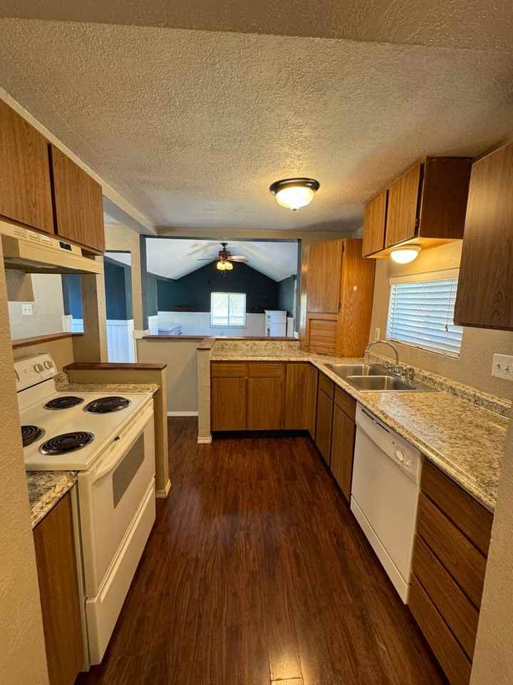 1503 Delta St - Photo 7 of 15