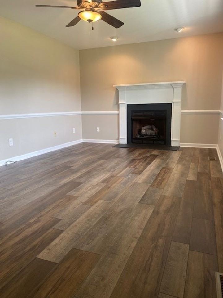 211 Koufax Dr - Photo 2 of 20