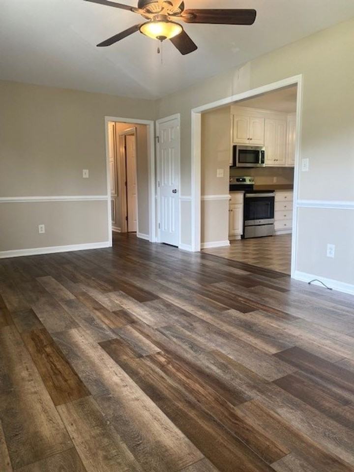211 Koufax Dr - Photo 4 of 20