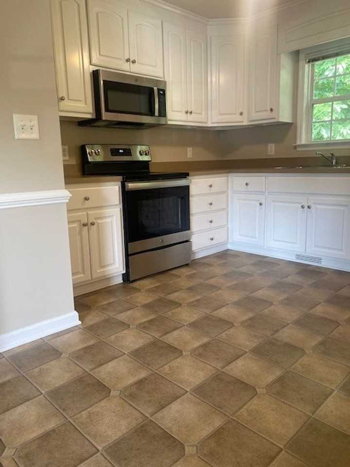 211 Koufax Dr - Photo 6 of 20