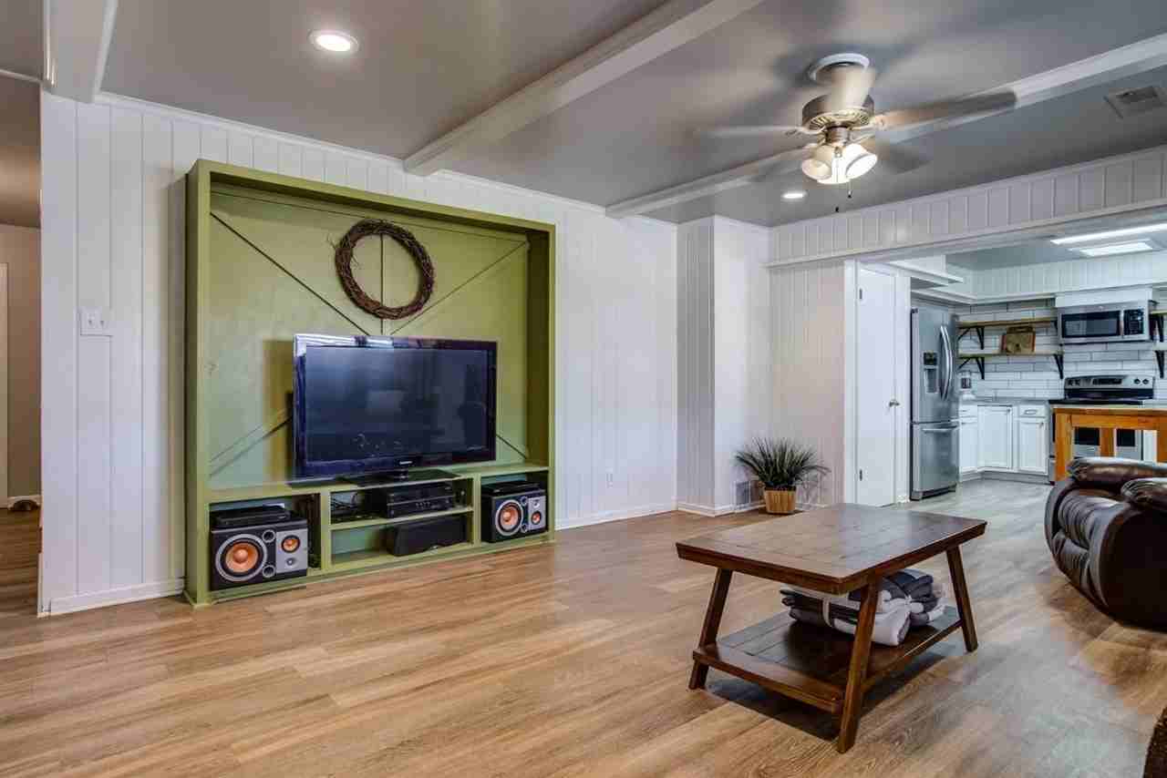 3610 48th St - Photo 3 of 16