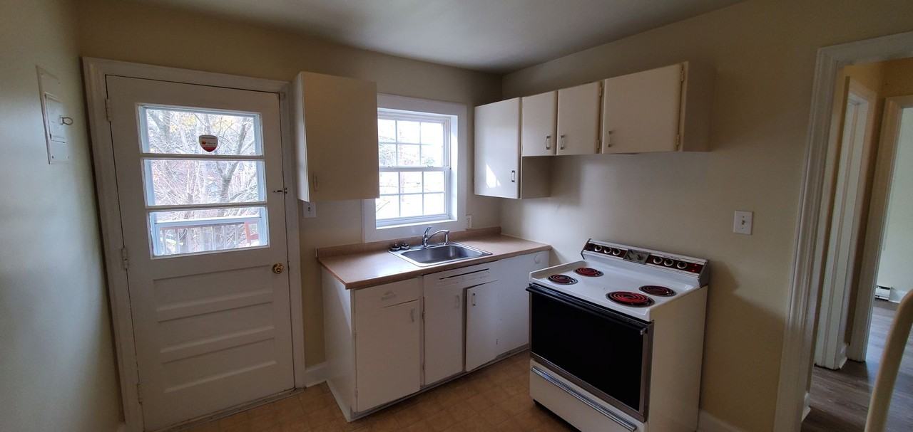 905 Grayland St Apt B - Photo 2 of 10