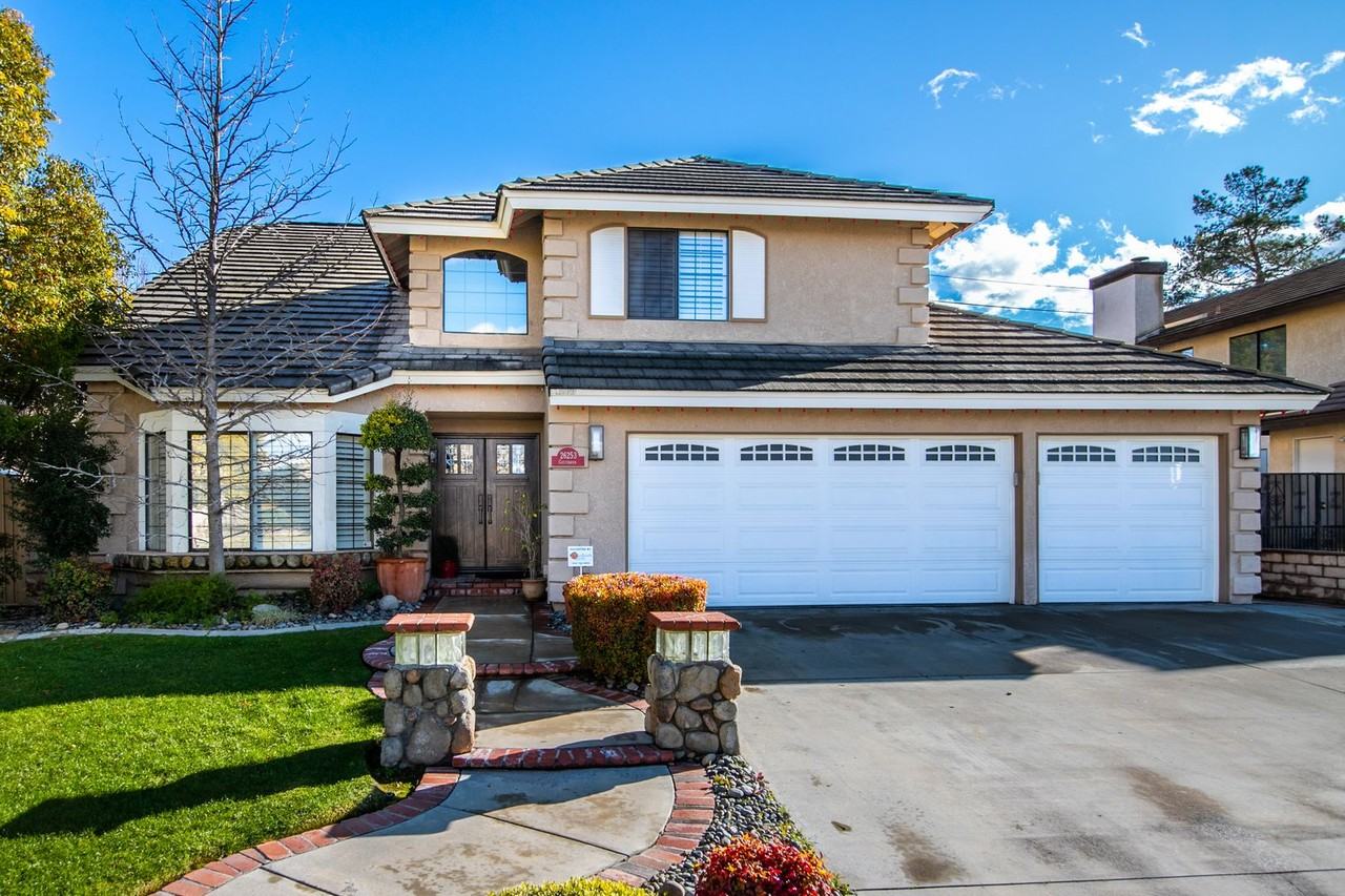 26253 Cresthaven Ct - Photo 2 of 37