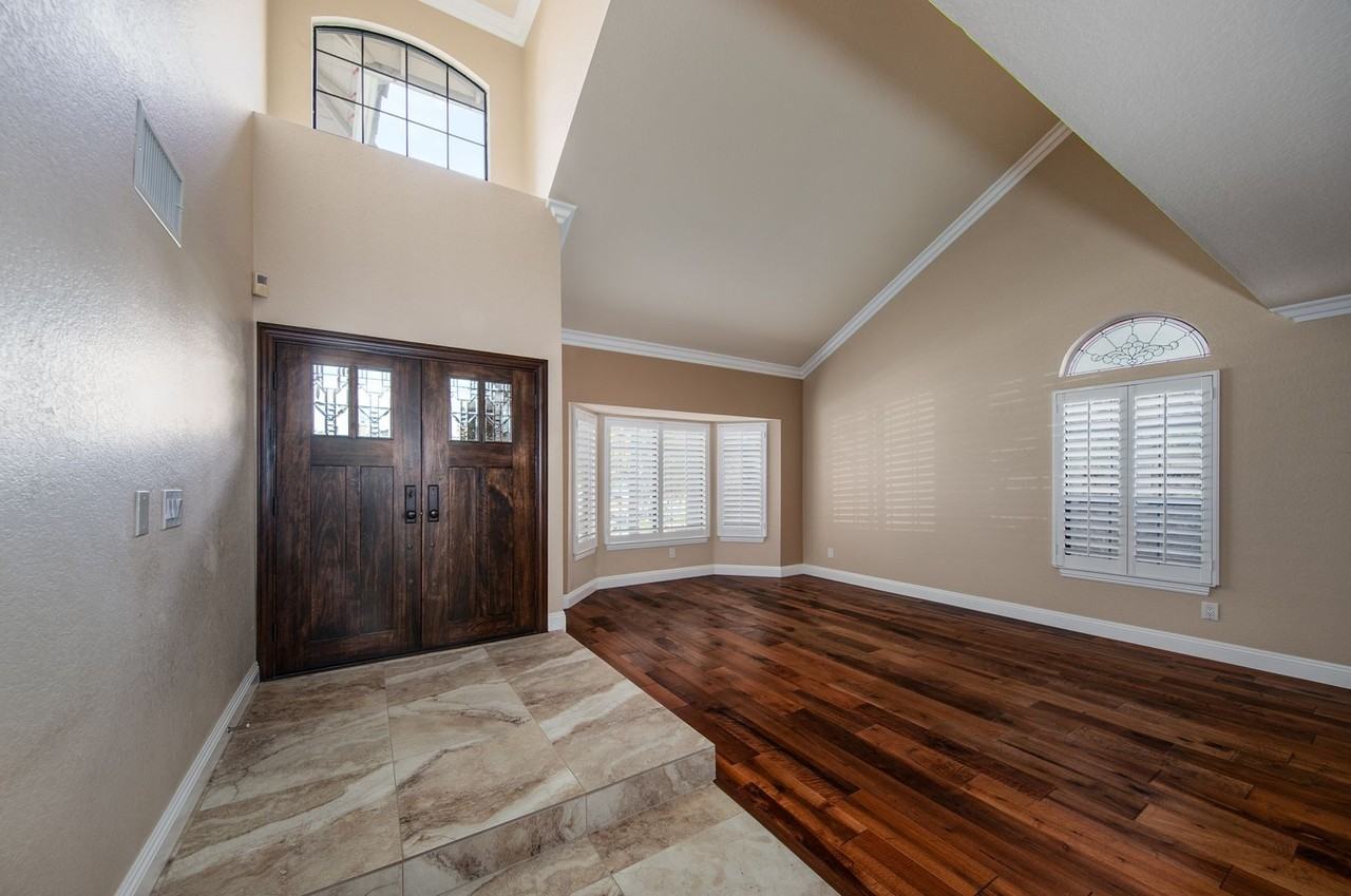 26253 Cresthaven Ct - Photo 5 of 37
