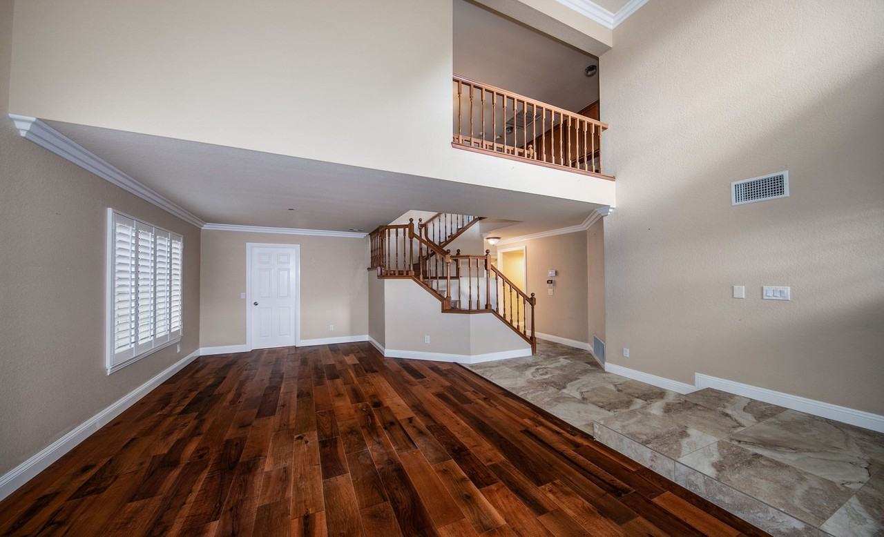 26253 Cresthaven Ct - Photo 6 of 37