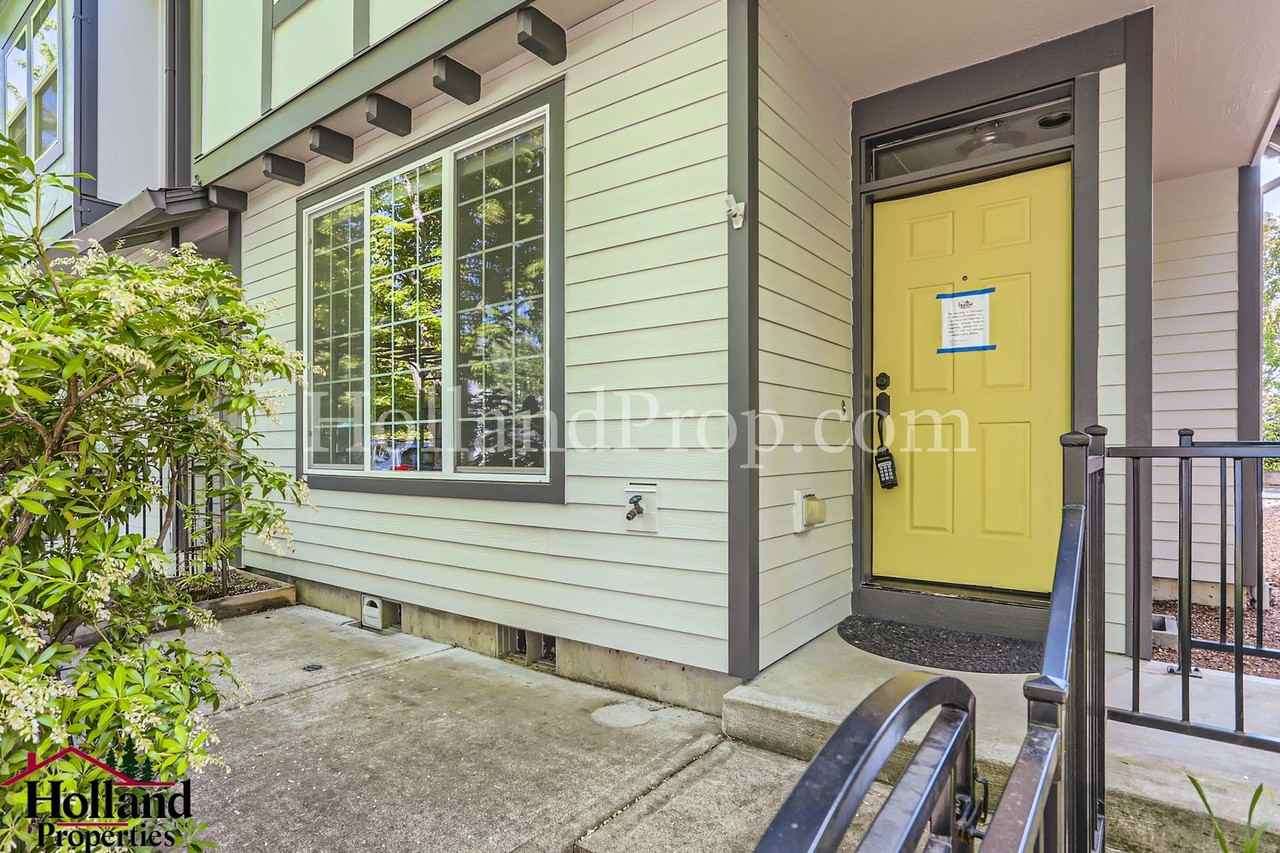 1094 Se Alika Ave - Photo 3 of 27